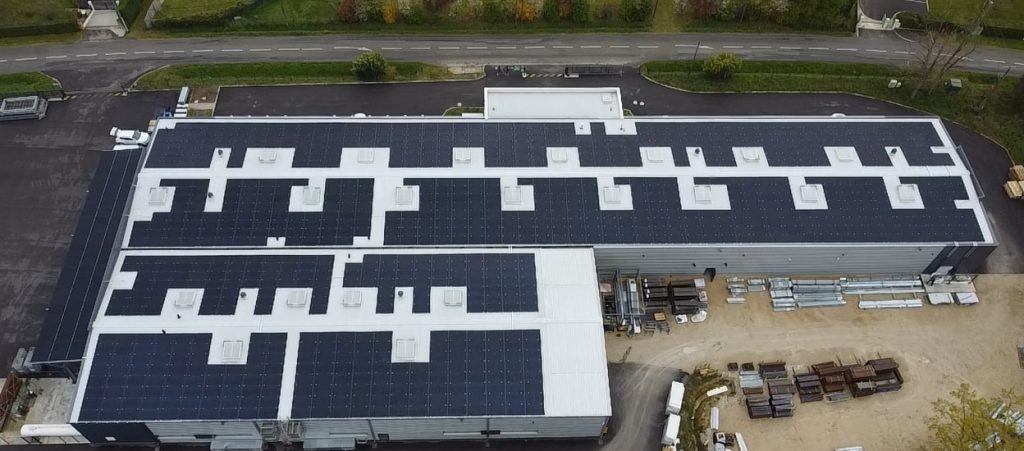 panneaux photovoltaïques bâtiment industriel